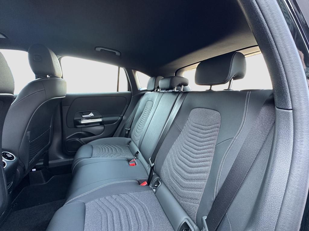 Fahrzeugabbildung Mercedes-Benz GLA 200 d LED*ParkAss*SpurH*el.Heck*PDC*RFK*AHK