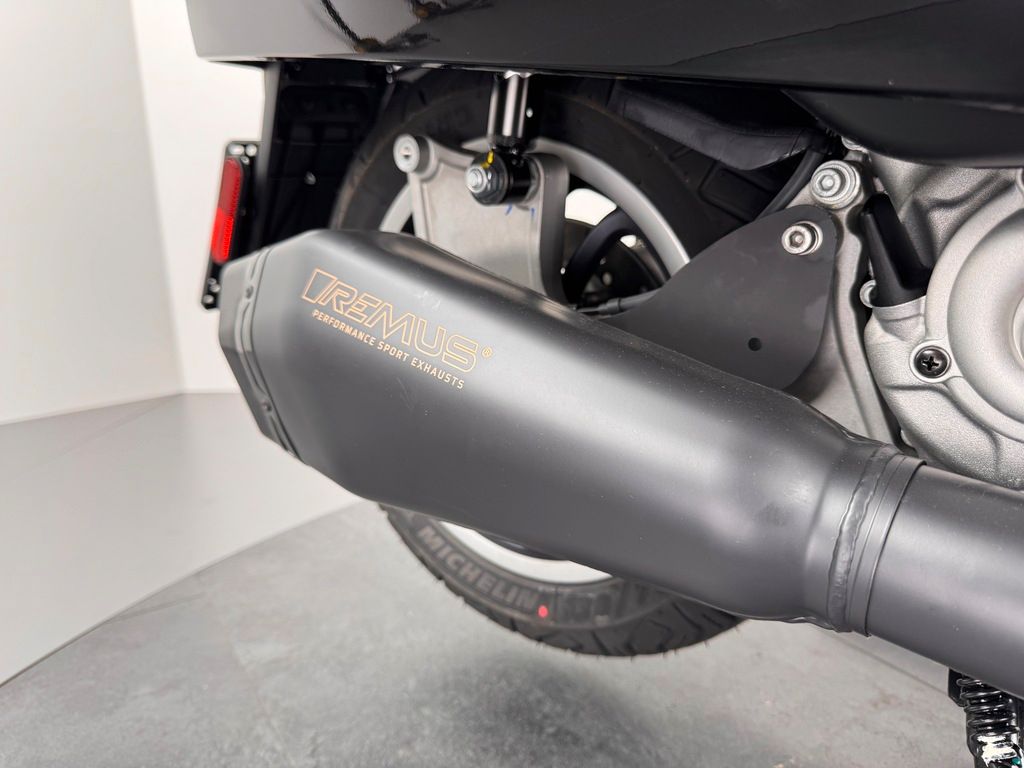 Fahrzeugabbildung Vespa GTS 300 SUPER RST E5 *REMUS-AGA *77,- € mtl. !