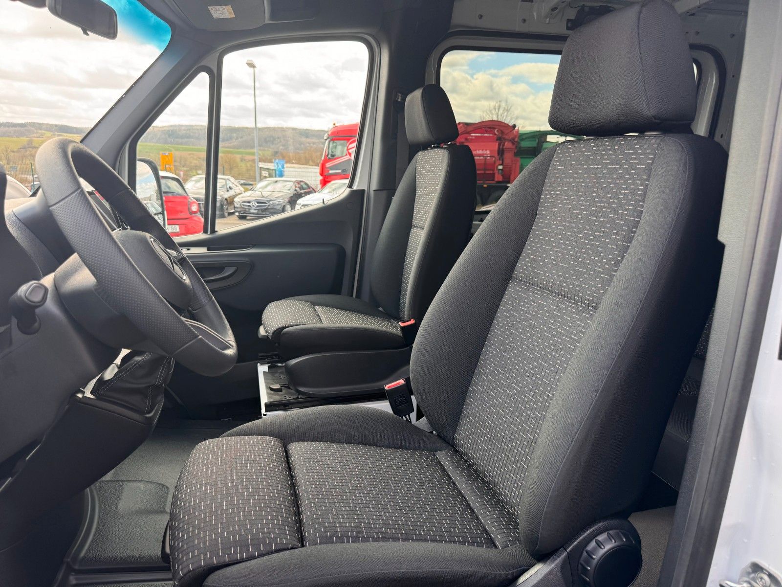 Fahrzeugabbildung Mercedes-Benz Sprinter 317 CDI 3665 Mixto/DoKa Klima Kamera