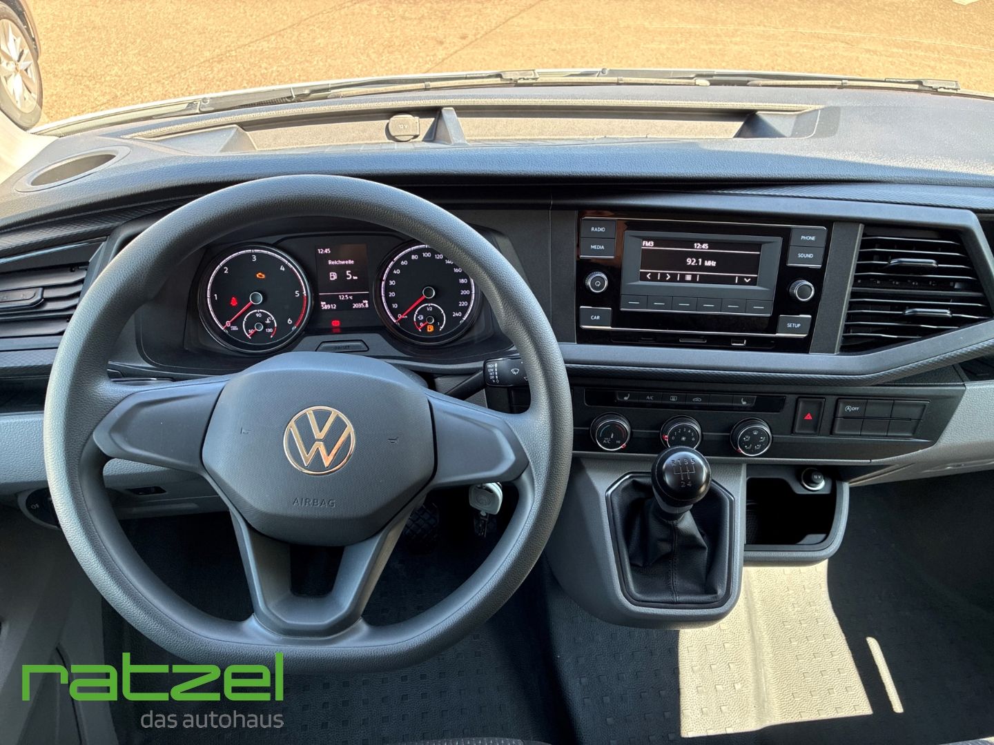 Fahrzeugabbildung Volkswagen Transporter Kombi KR 2.0 TDI 9-Sitzer AHK DAB SH