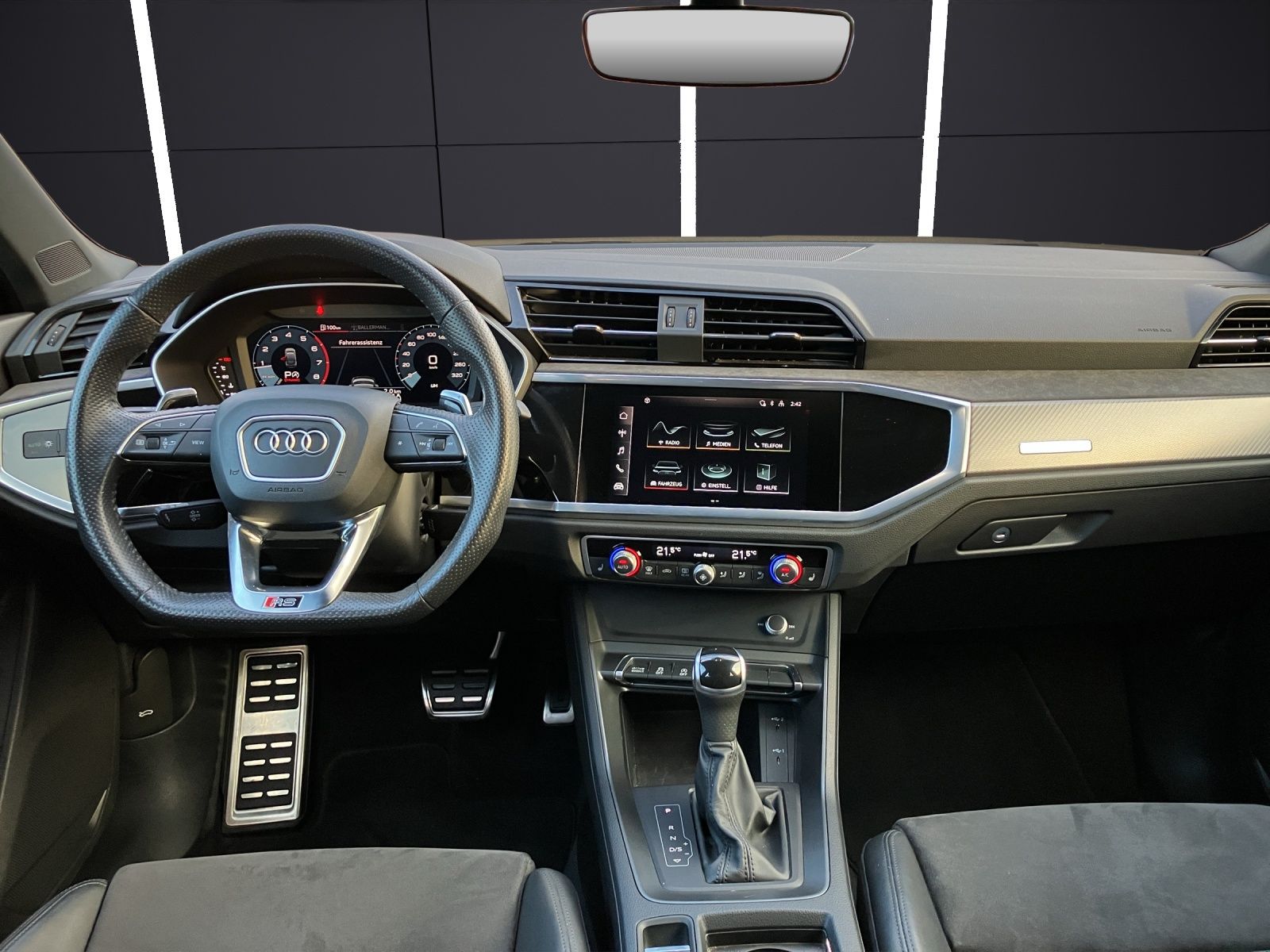 Fahrzeugabbildung Audi RS Q3 Sportback 2.5 TFSI quattro Matrix AHK AVC