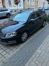 Volkswagen Passat B7 2.0 TDI Highline Standheizung AHK - Volkswagen Passat aus 2011: Kombi, Highline