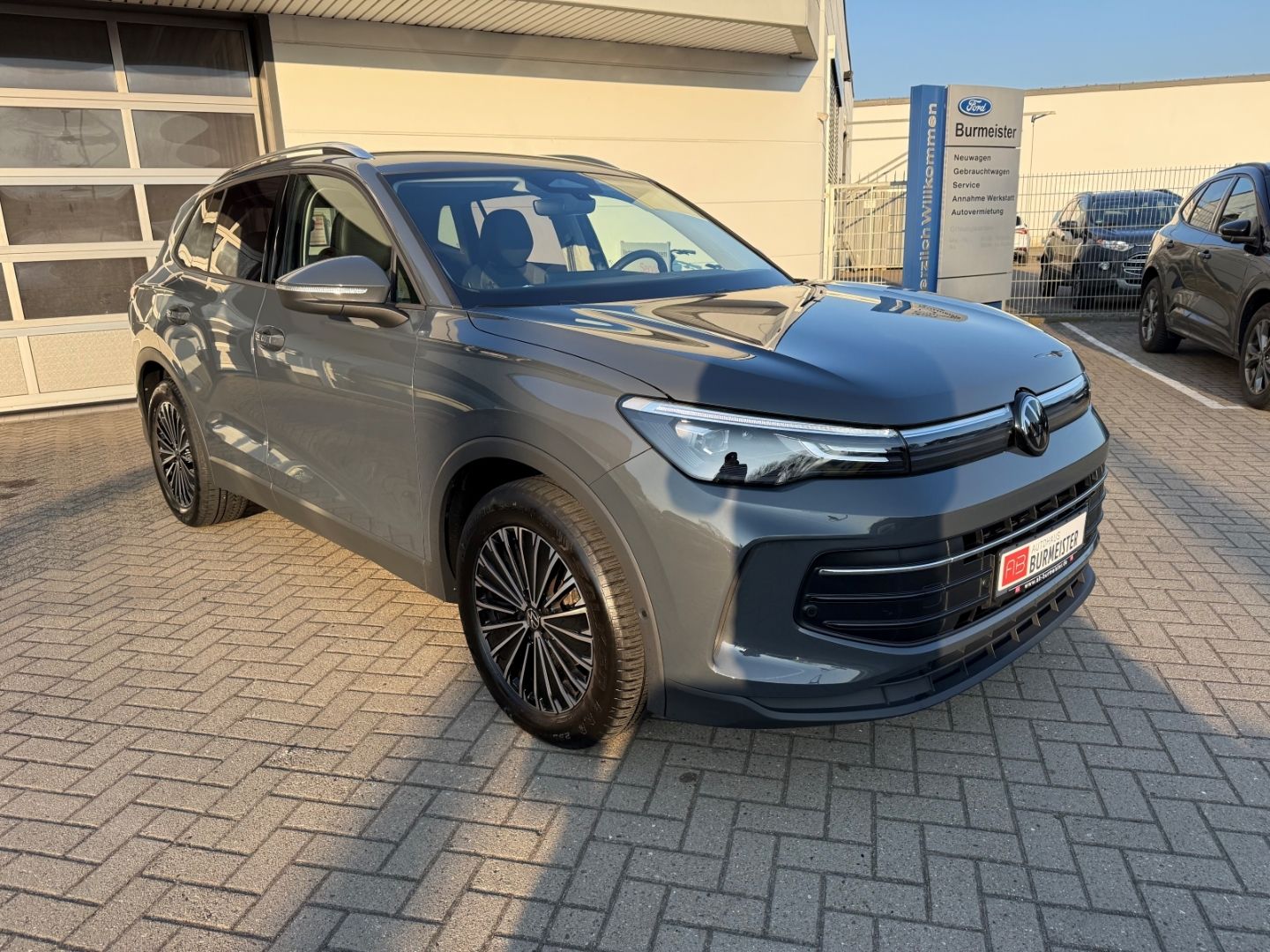 Fahrzeugabbildung Volkswagen Tiguan 1.5 eTSI 110 kW Life Navi Digitales Cockp