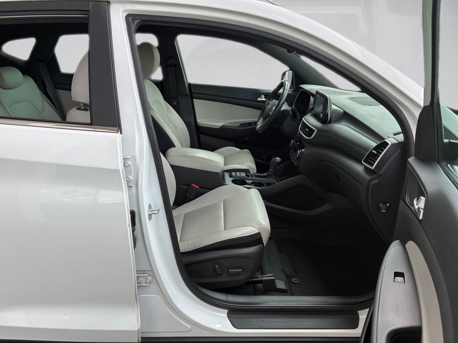 Fahrzeugabbildung Hyundai Tucson 1.6 Premium 360,KlimaA,LED,Leder,Navi,SHZ