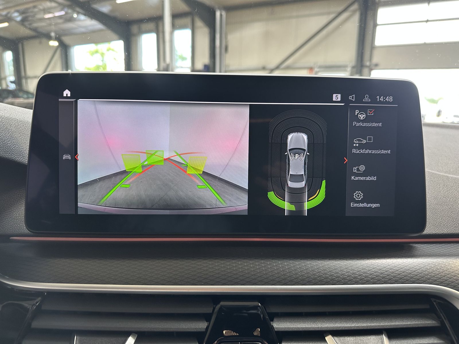 Fahrzeugabbildung BMW 520d M-Sport NAV+LED+ACC+SHZ+VCOCK+LEDER+KEYLESS