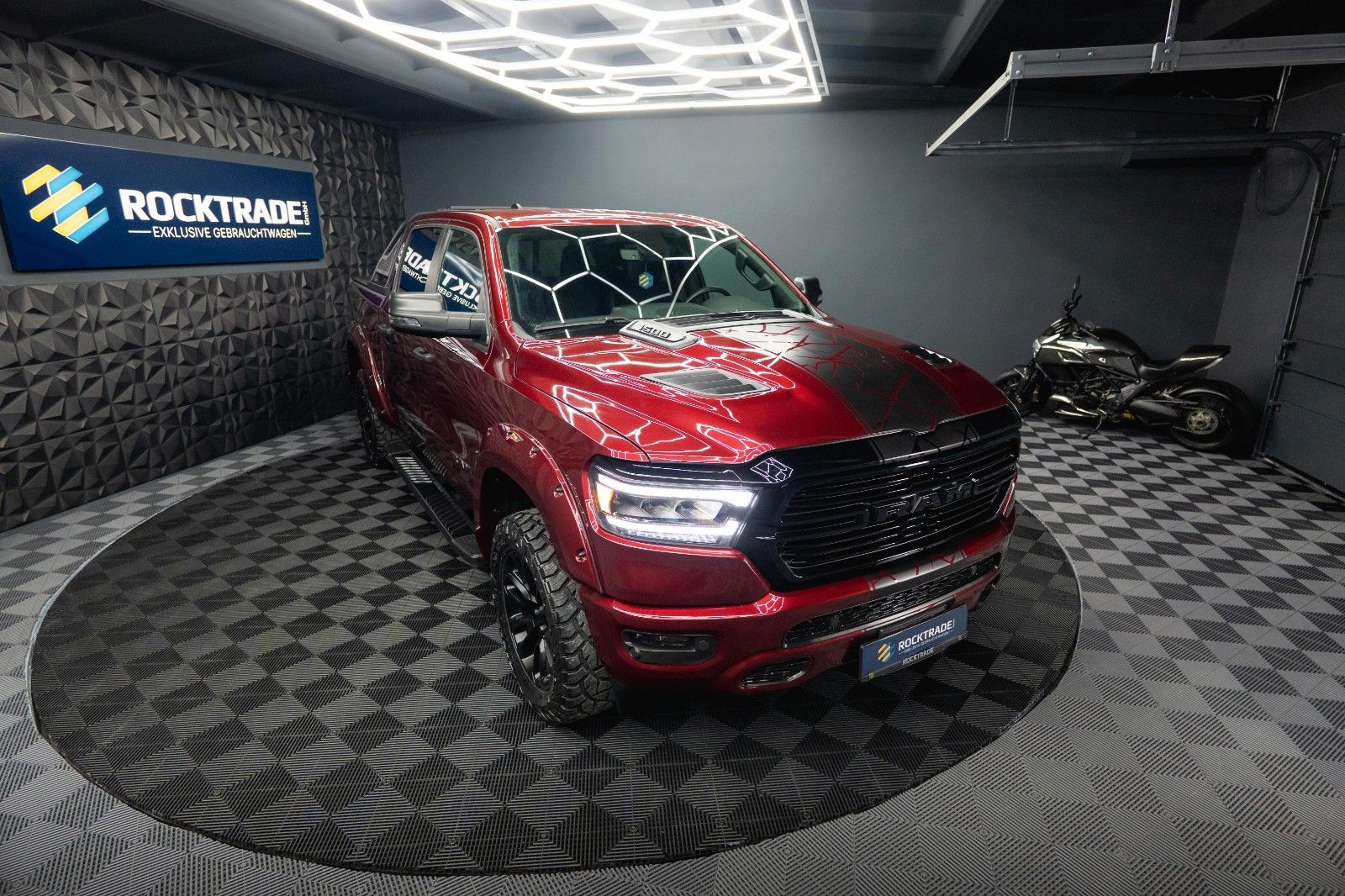 Fahrzeugabbildung Dodge RAM 5.7 V8 HEMI 4x4 OFFROAD NIGHT-Edition LED