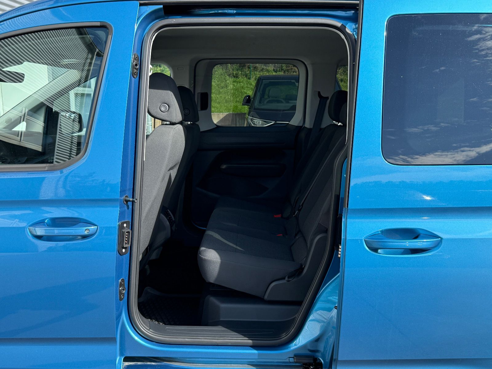 Fahrzeugabbildung Volkswagen Caddy 2.0 TDI Navi GRA LED SHZ Rückfahrkamera