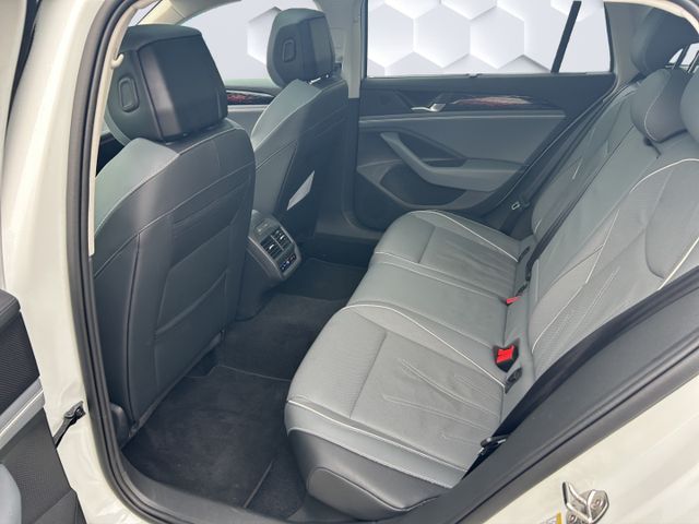 Passat Variant EL 2.0 TDI DSG StHz AhK Navi Lede