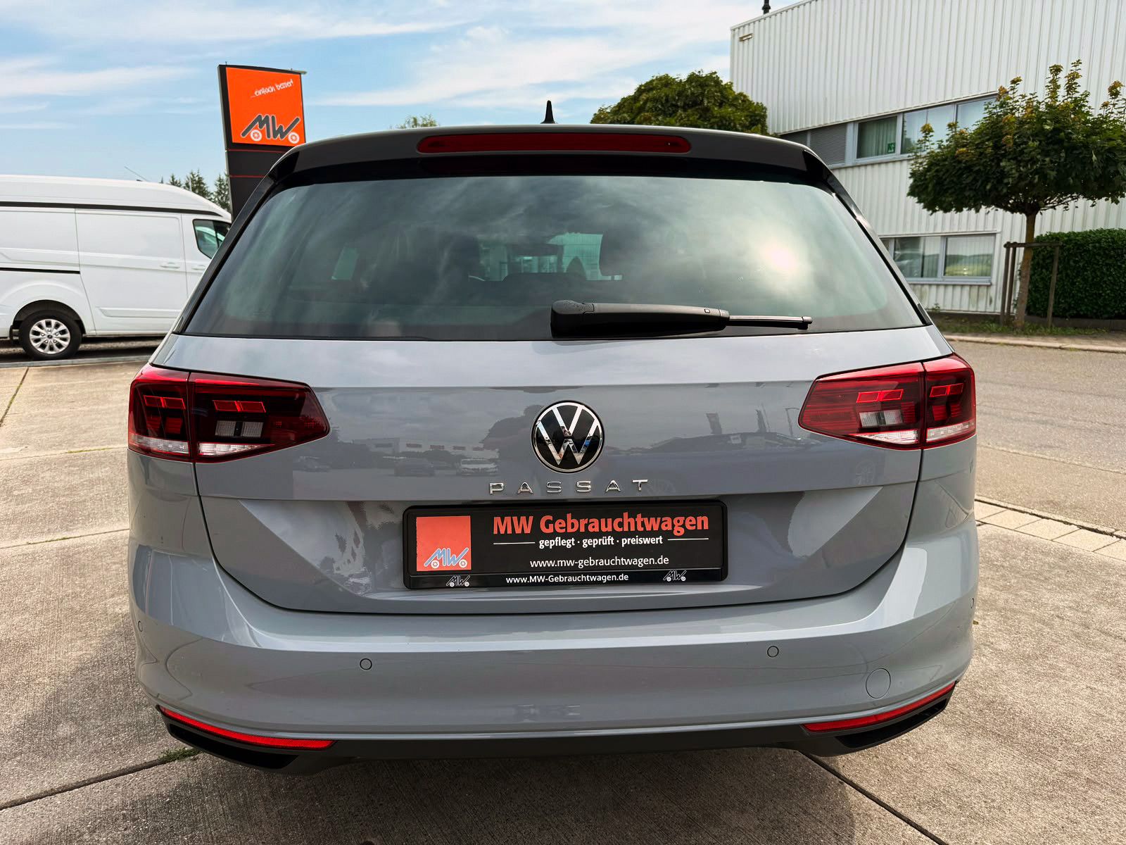 Fahrzeugabbildung Volkswagen Passat Variant 2.0TSI DSG Business ACC 360° H&K
