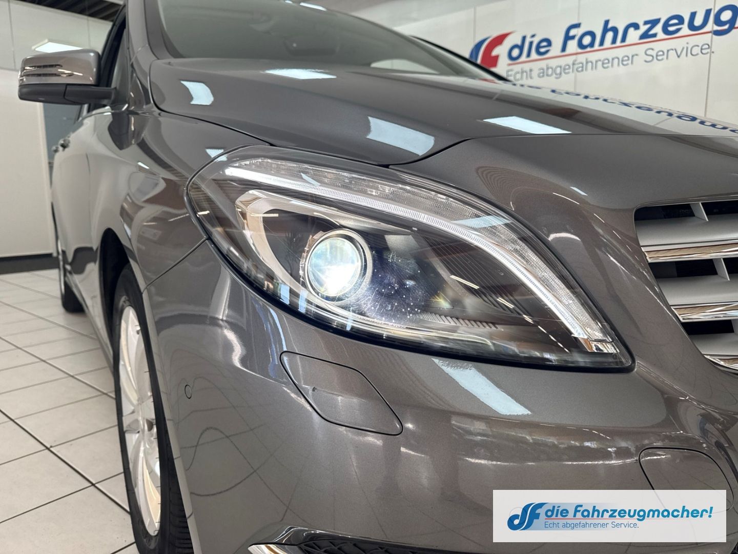 Fahrzeugabbildung Mercedes-Benz B 180 Bi-Xenon SHZ Parklenkass. Rückfahrkam. Not