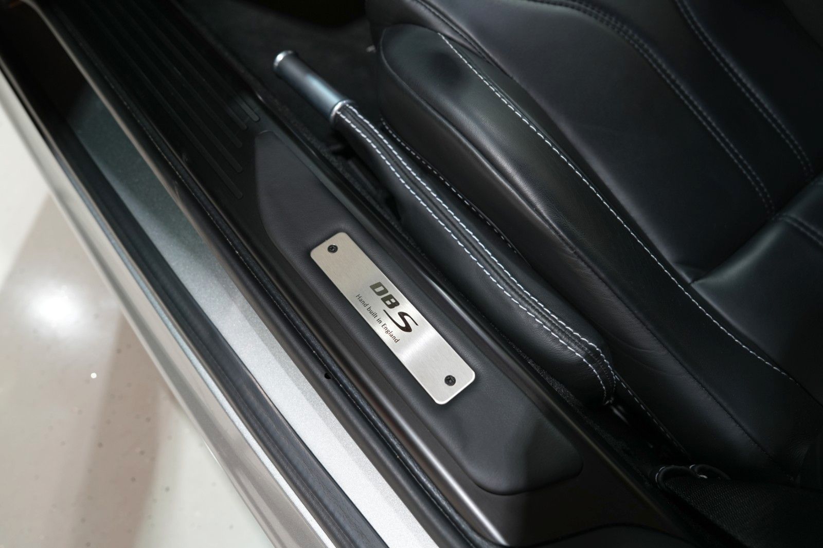 Fahrzeugabbildung Aston Martin DBS 6.0 Touchtronic V12 " Casino Royal " Carbon