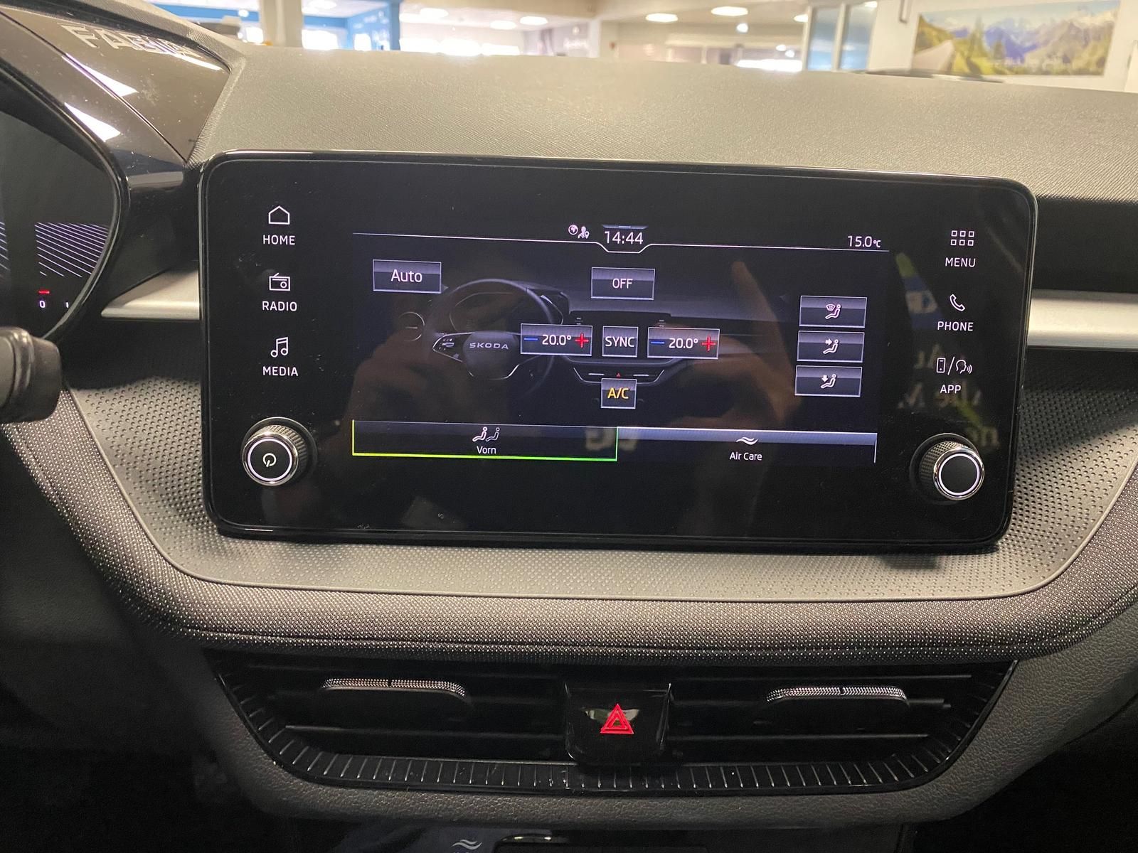 Fahrzeugabbildung SKODA Fabia 1.0 TSI+Garantie 2031+RüKAMERA+ALU+PDC+
