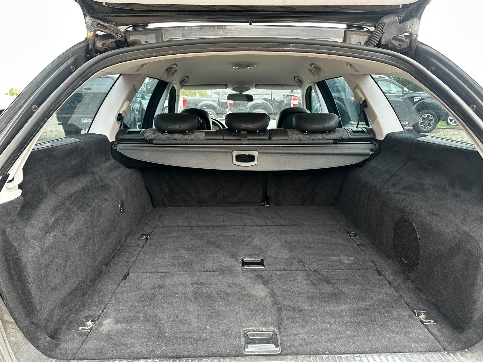 Fahrzeugabbildung Mercedes-Benz T-Modell E 230 Autom. / Navi / Luftfahrwerk