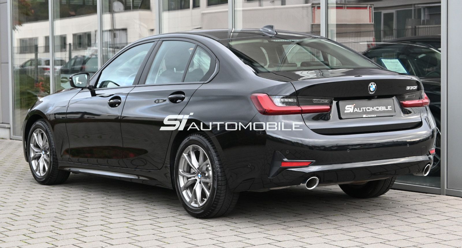 Fahrzeugabbildung BMW 330i Aut. °DR.+PARK.ASSIST°LIVE C.PROF°SPORTSITZ