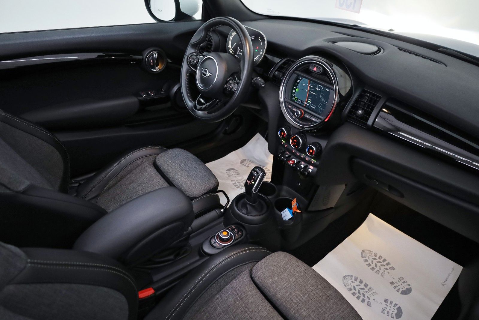 Fahrzeugabbildung MINI COOPER Cabrio, Chili, T.Leder,Navi,LED,Kamera+WR