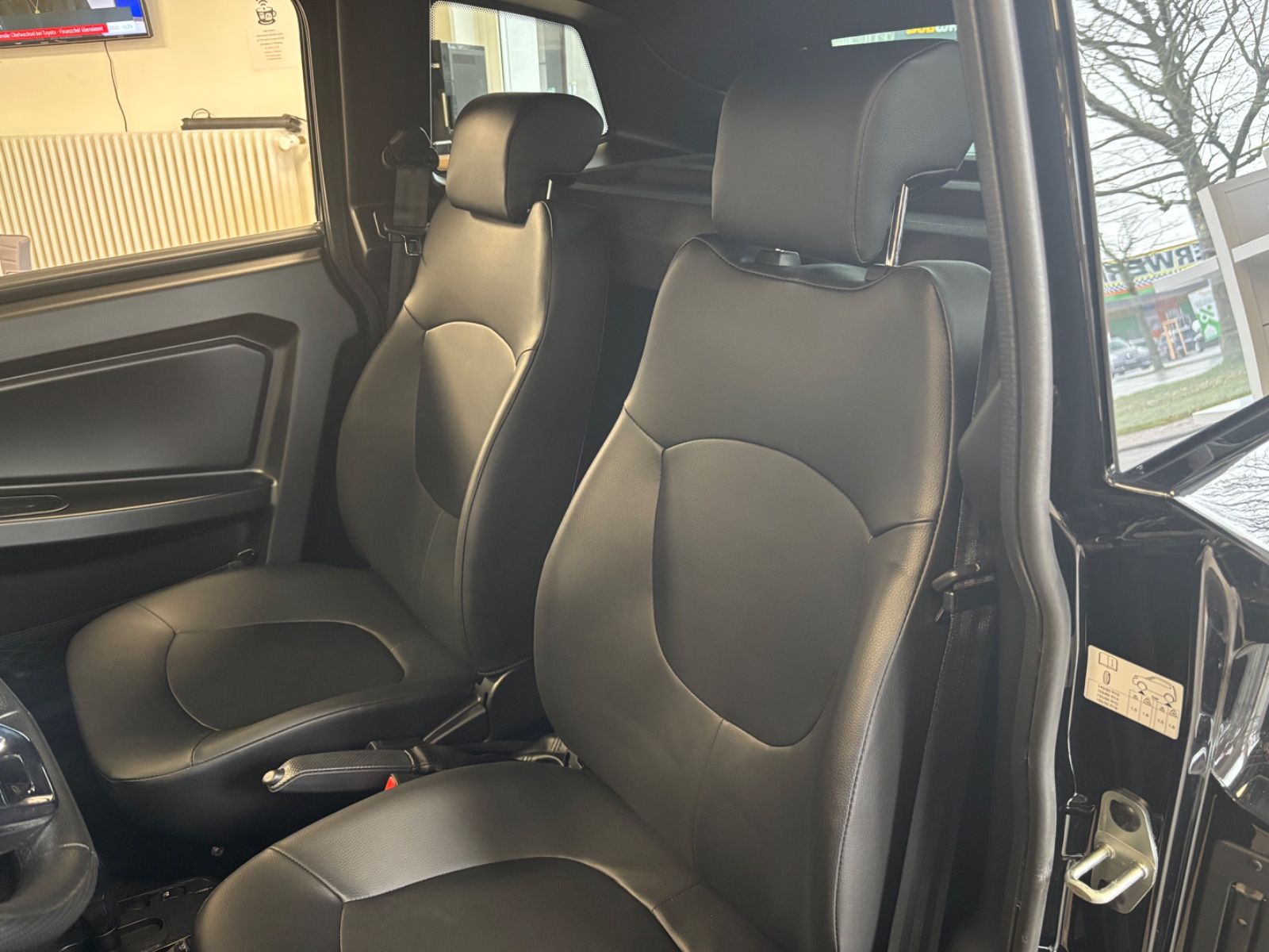 Fahrzeugabbildung Ligier Myli Sitzheizung Rückfahrkamera Carplay