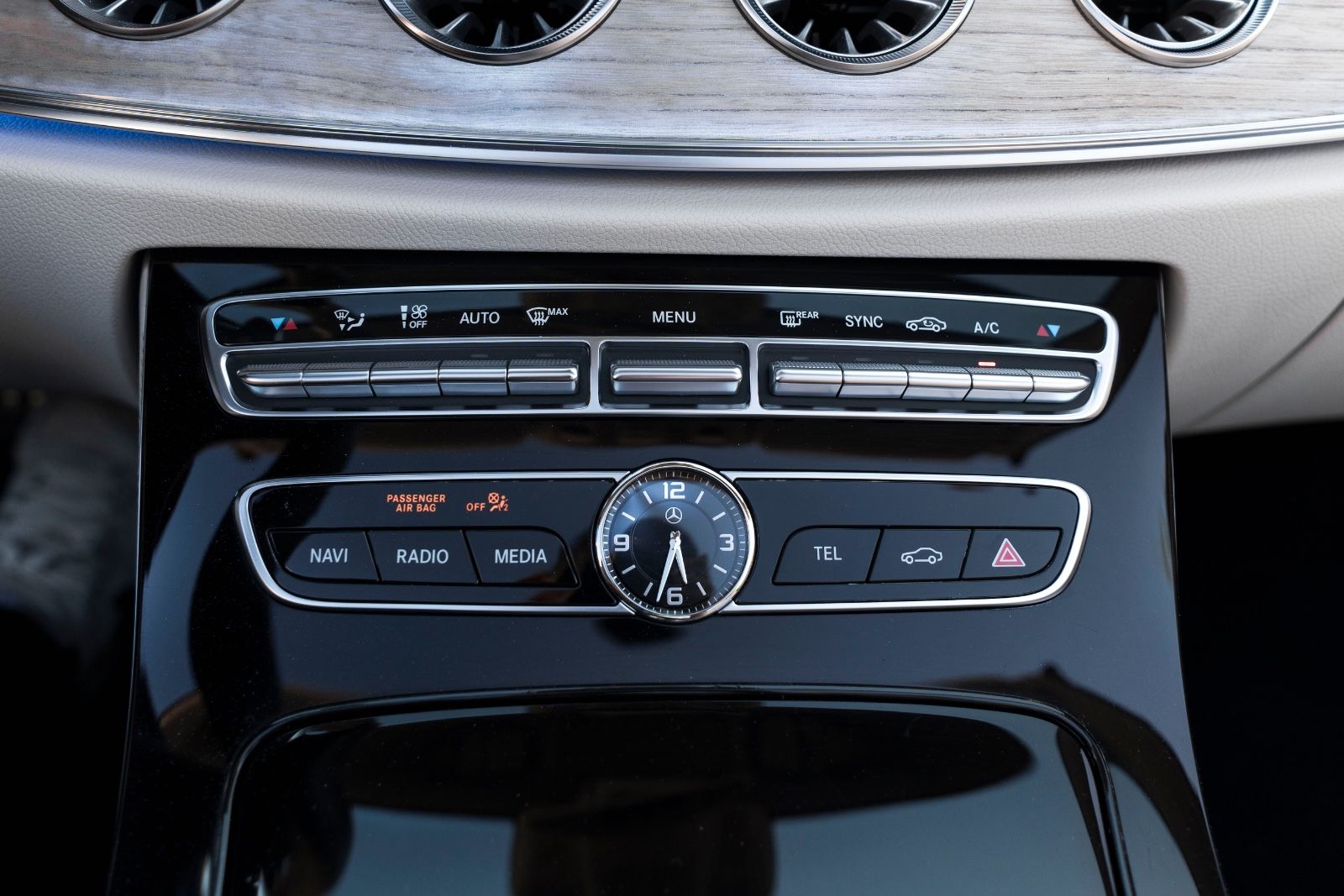 Fahrzeugabbildung Mercedes-Benz E 400 Cabrio 4Matic AMG HUD 360° BURMESTER ACC