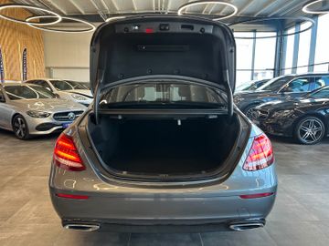 MYAUTOCENTER – Gebraucht- und Jahreswagen mit Werkstattservice in Pfaffenhofen Mercedes-Benz E 220 E Limousine *AVANTGARDE*KAM*HUD*AHK*PDC*