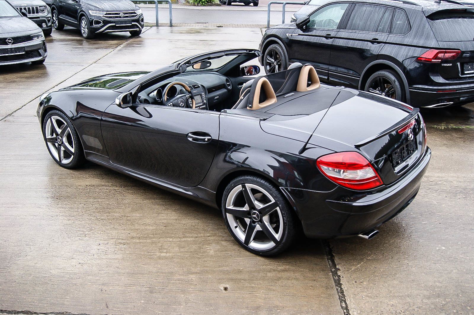 Fahrzeugabbildung Mercedes-Benz SLK 200 K Aut. DESIGNO LEDER XENON NAVI AIRSCARF