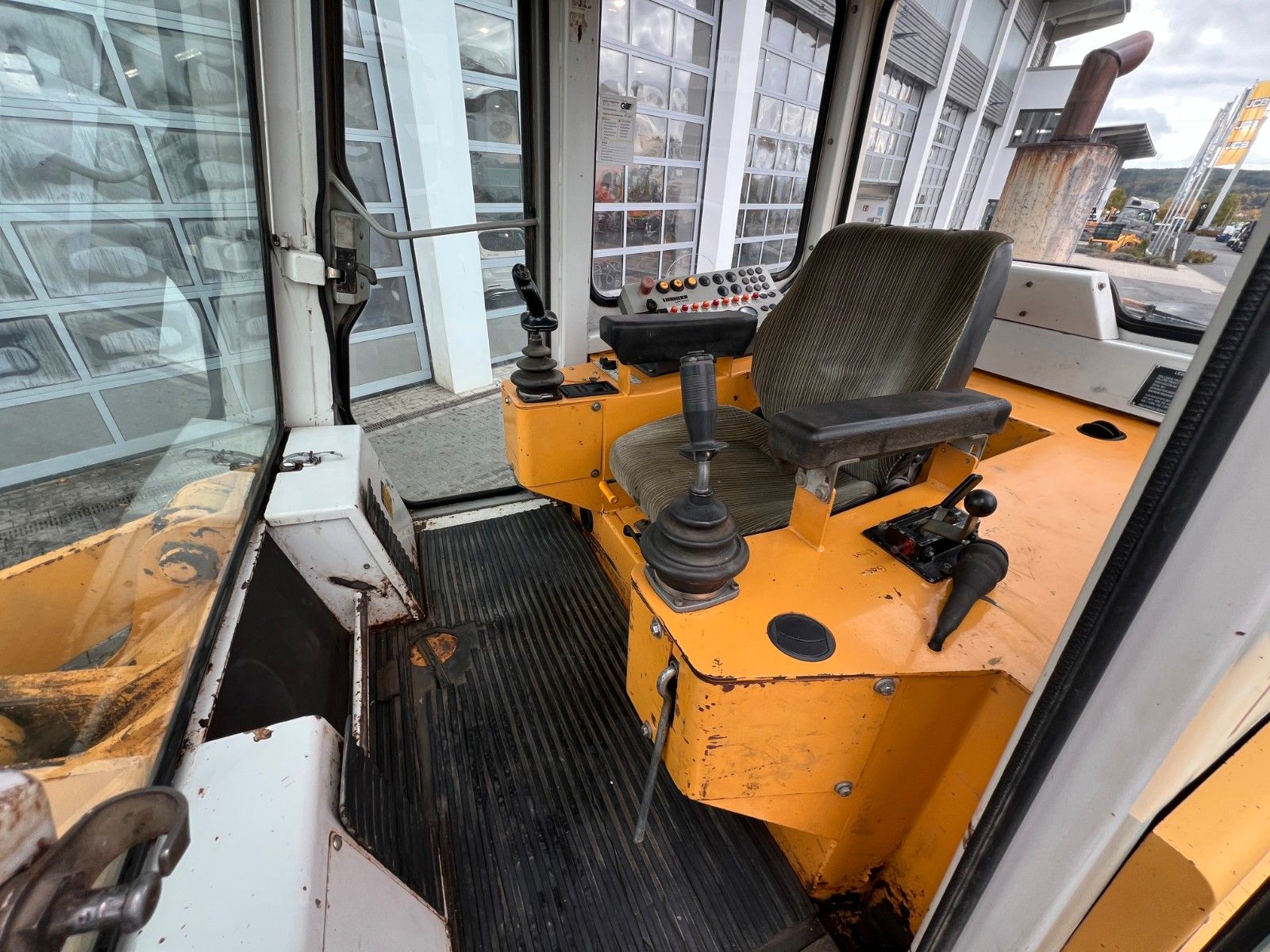 Fahrzeugabbildung Liebherr LR 622 Laderaupe / 9.594h / 1996