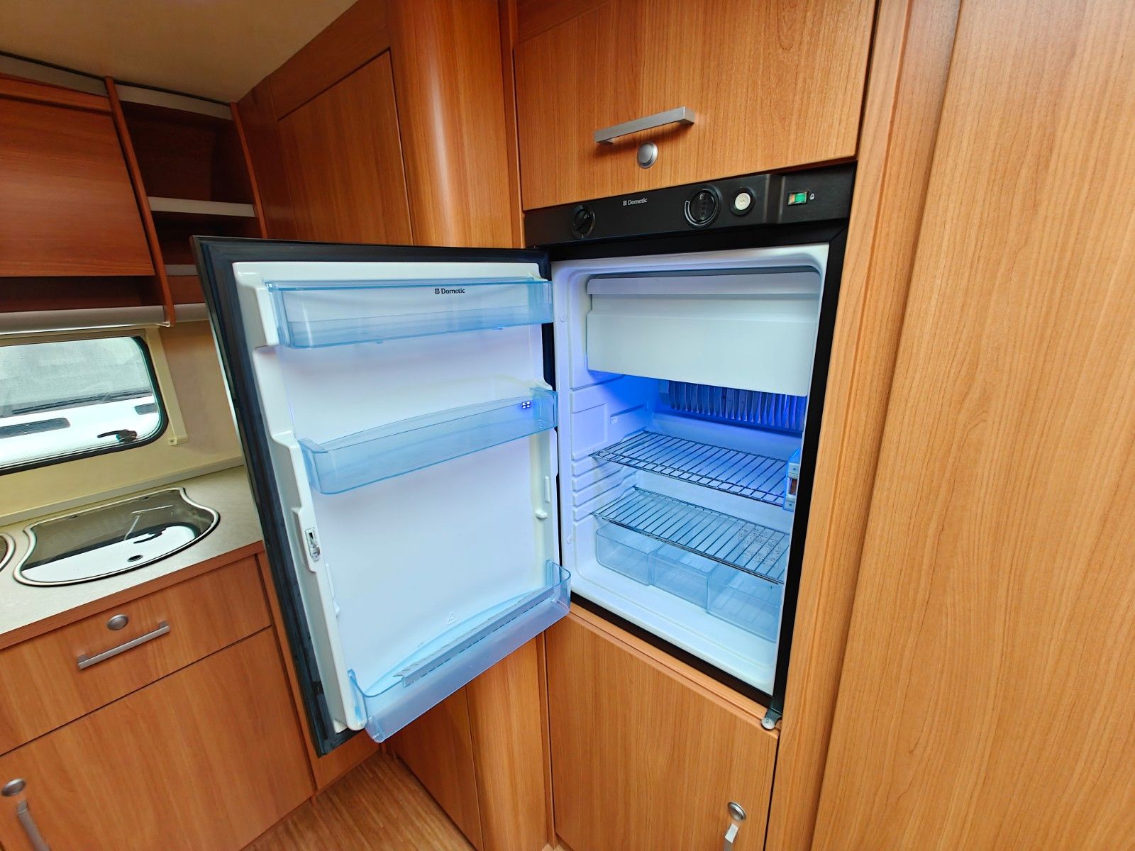 Fahrzeugabbildung Knaus Sport 400 LB - Doppelbett/Sitzgruppe, Superb -