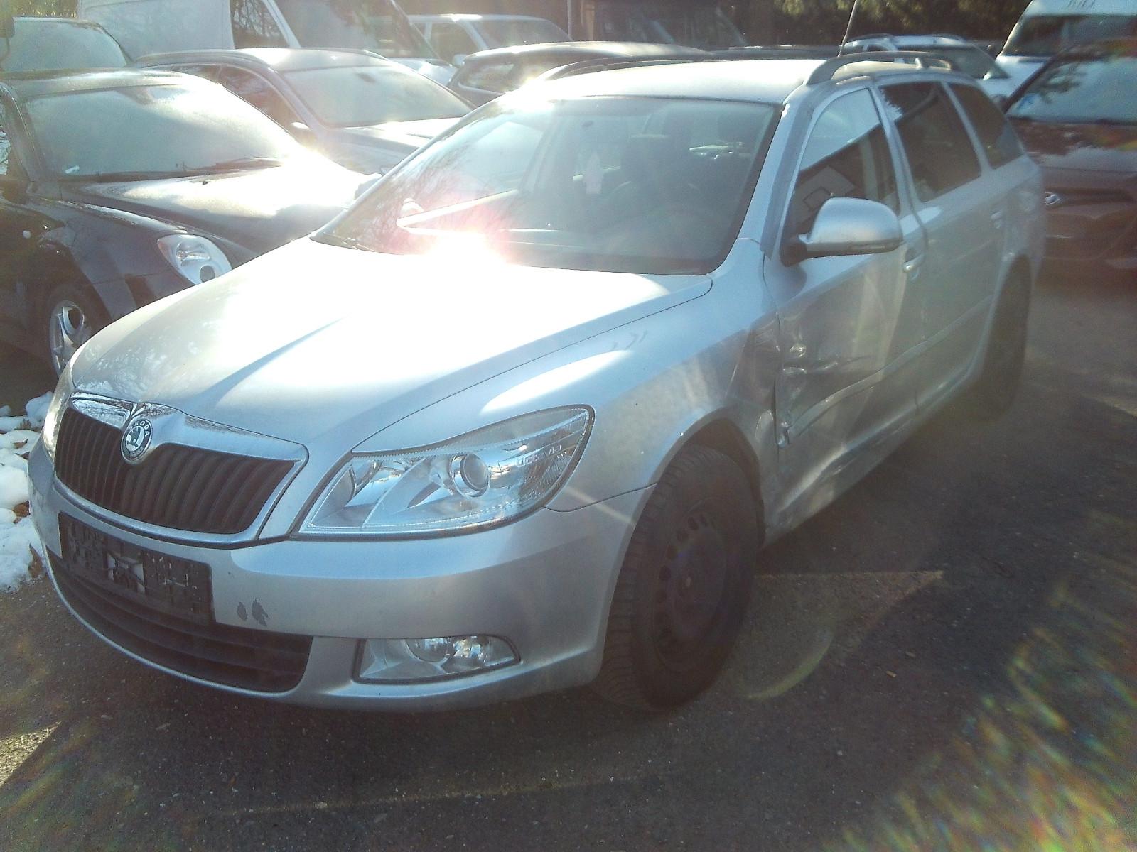 Skoda Octavia 1.6 TDI DSG Ambiente Combi