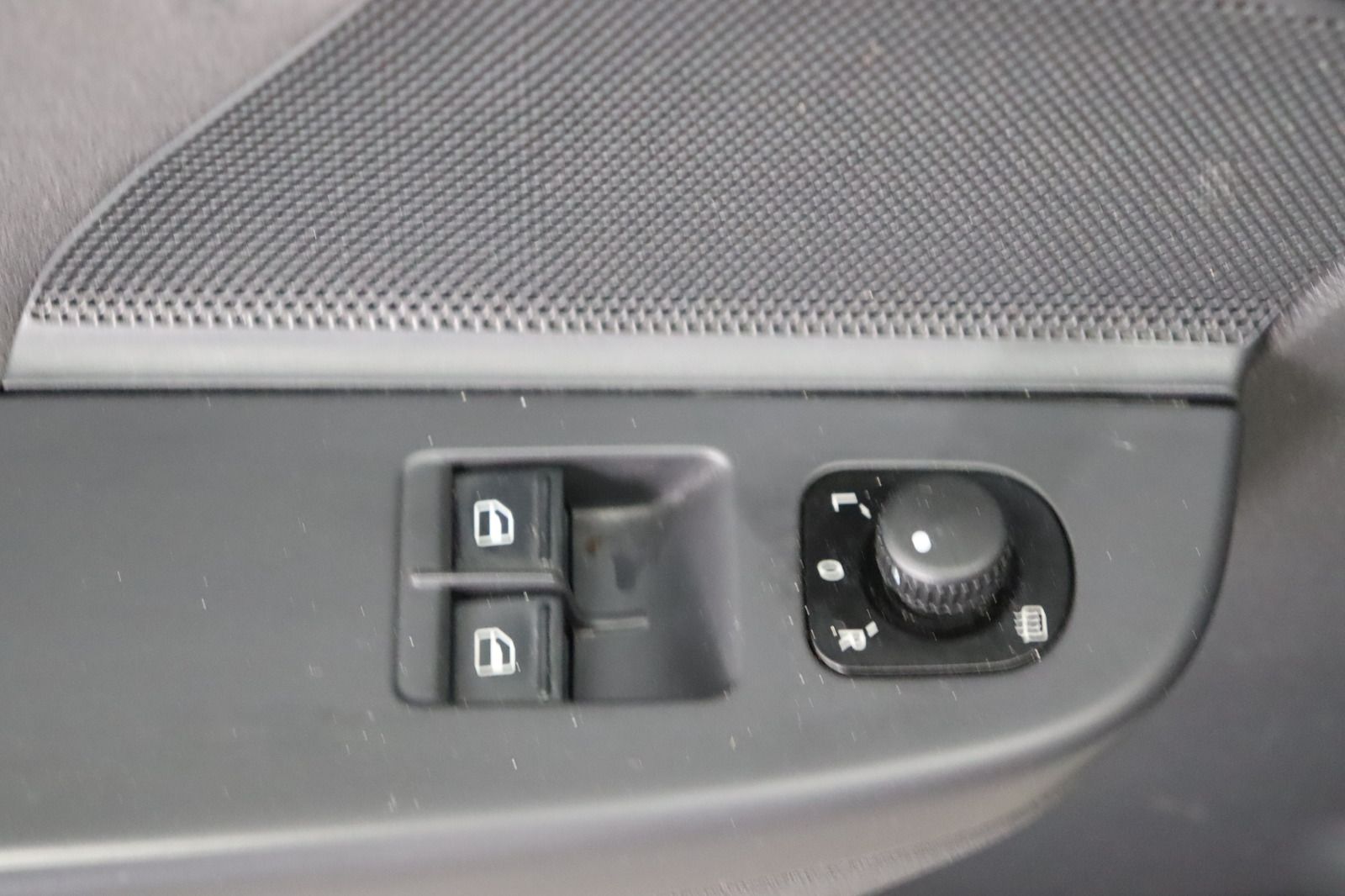 Fahrzeugabbildung Volkswagen Golf V 2.0 TDI DSG Tour HU 04.2028