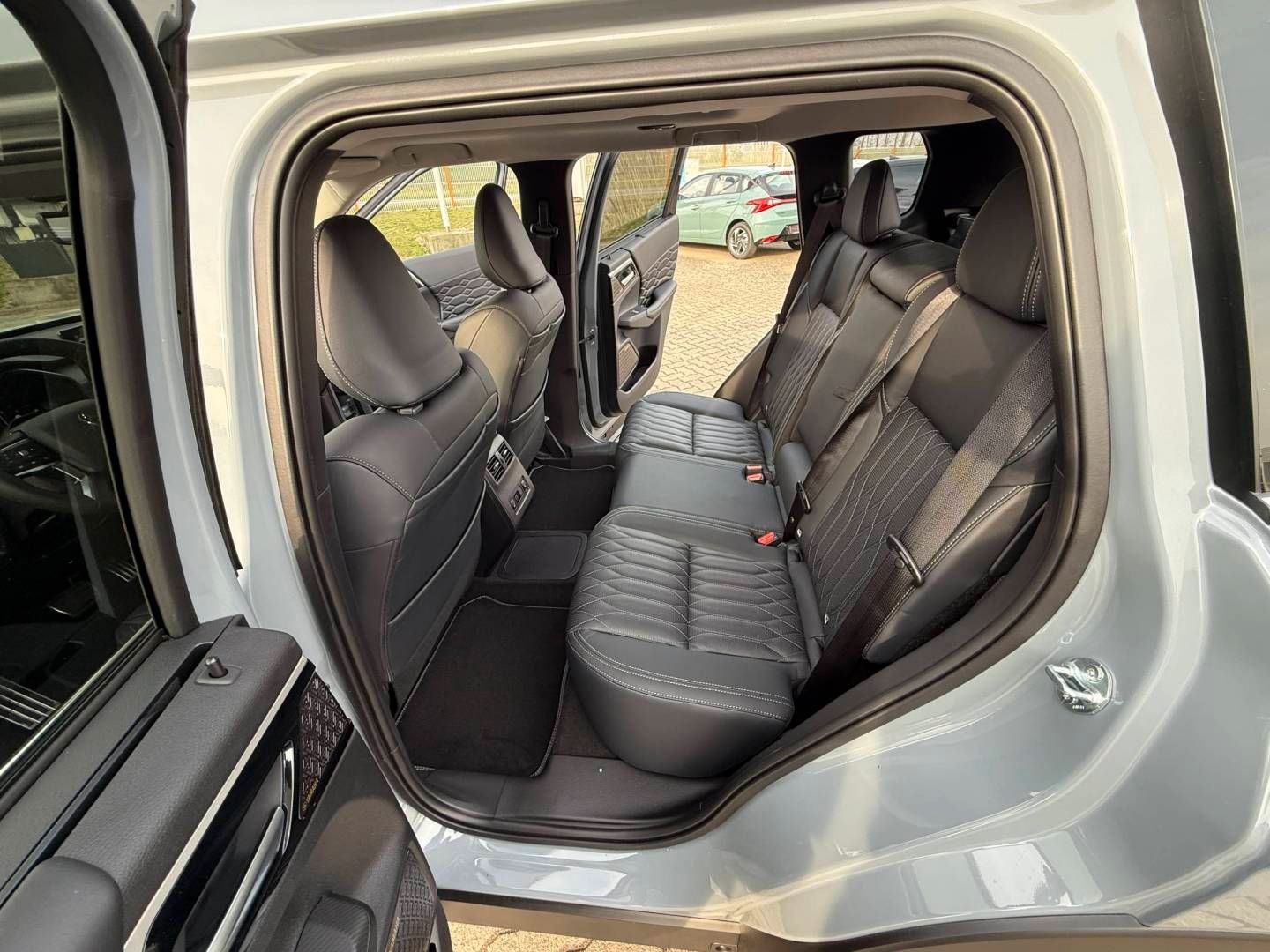 Fahrzeugabbildung Mitsubishi Outlander Plug-in Hybrid TOP (SDA)