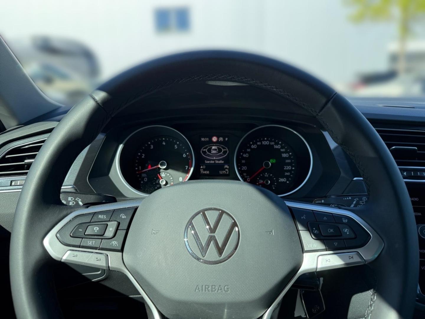 Volkswagen Tiguan Active 1.5 TSI StandHZG AHK-klappbar Navi, миниатюра 17