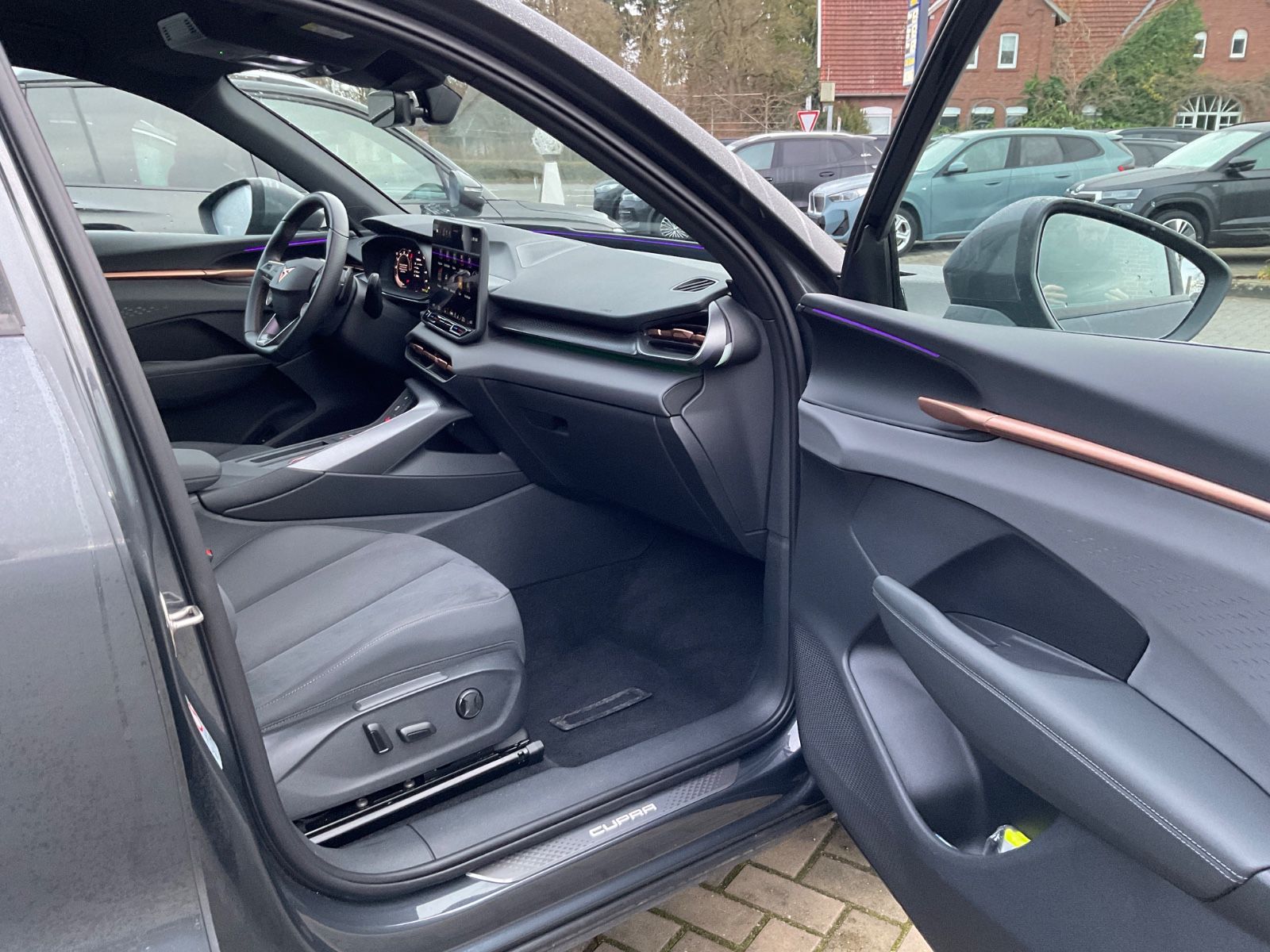 Fahrzeugabbildung CUPRA Terramar 1.5 eTSI/DSG AHK schwenk,Navi,360Kamera