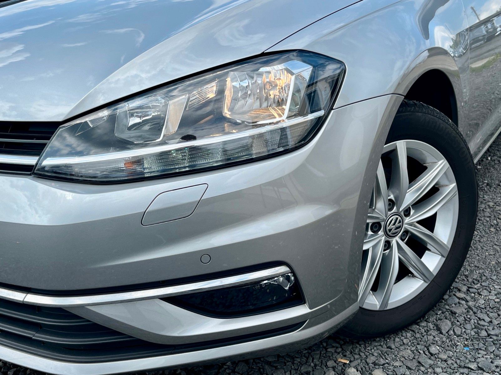 Fahrzeugabbildung Volkswagen Golf VII 1.0 Lim. Comfortline DSG Navi PDC 1.HD