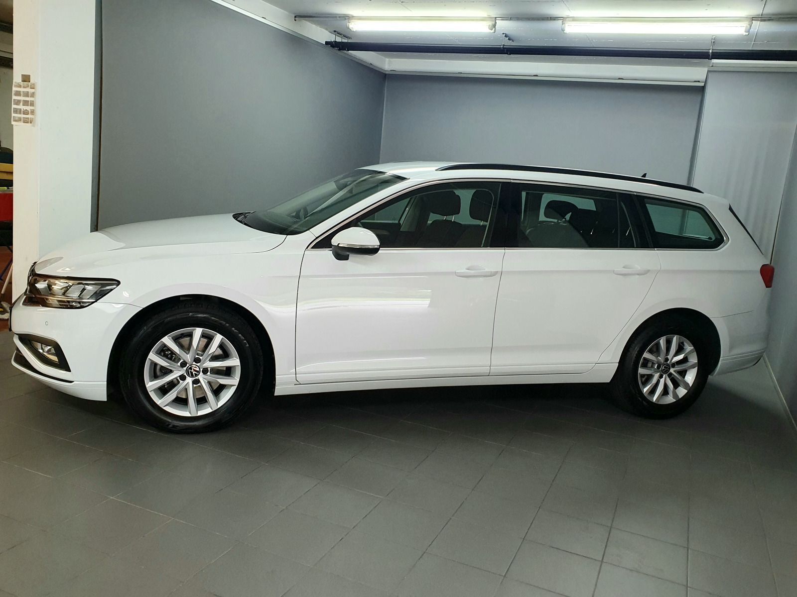 Volkswagen Passat Variant Business 2.0TDI DSG ACC LED Navi foto 2