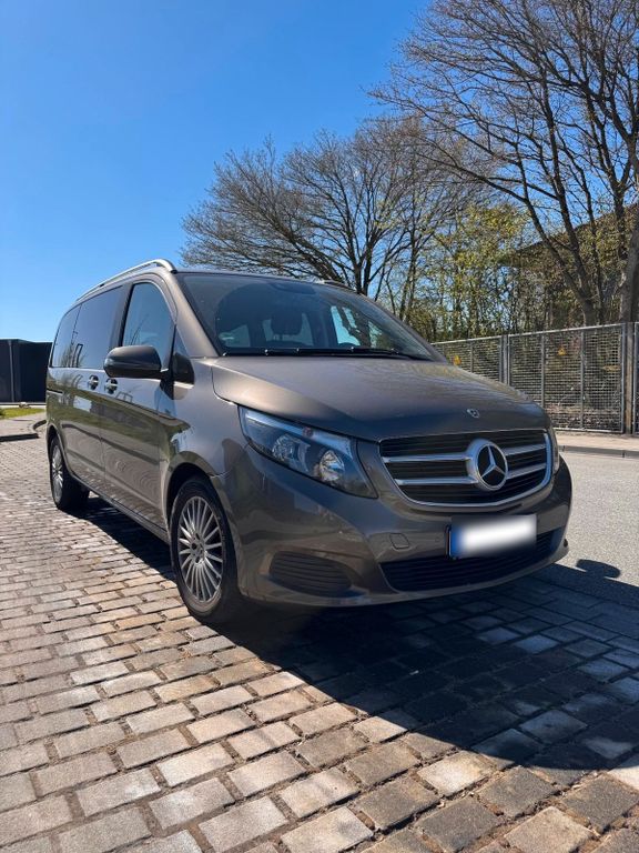 Image of Mercedes-Benz E 220