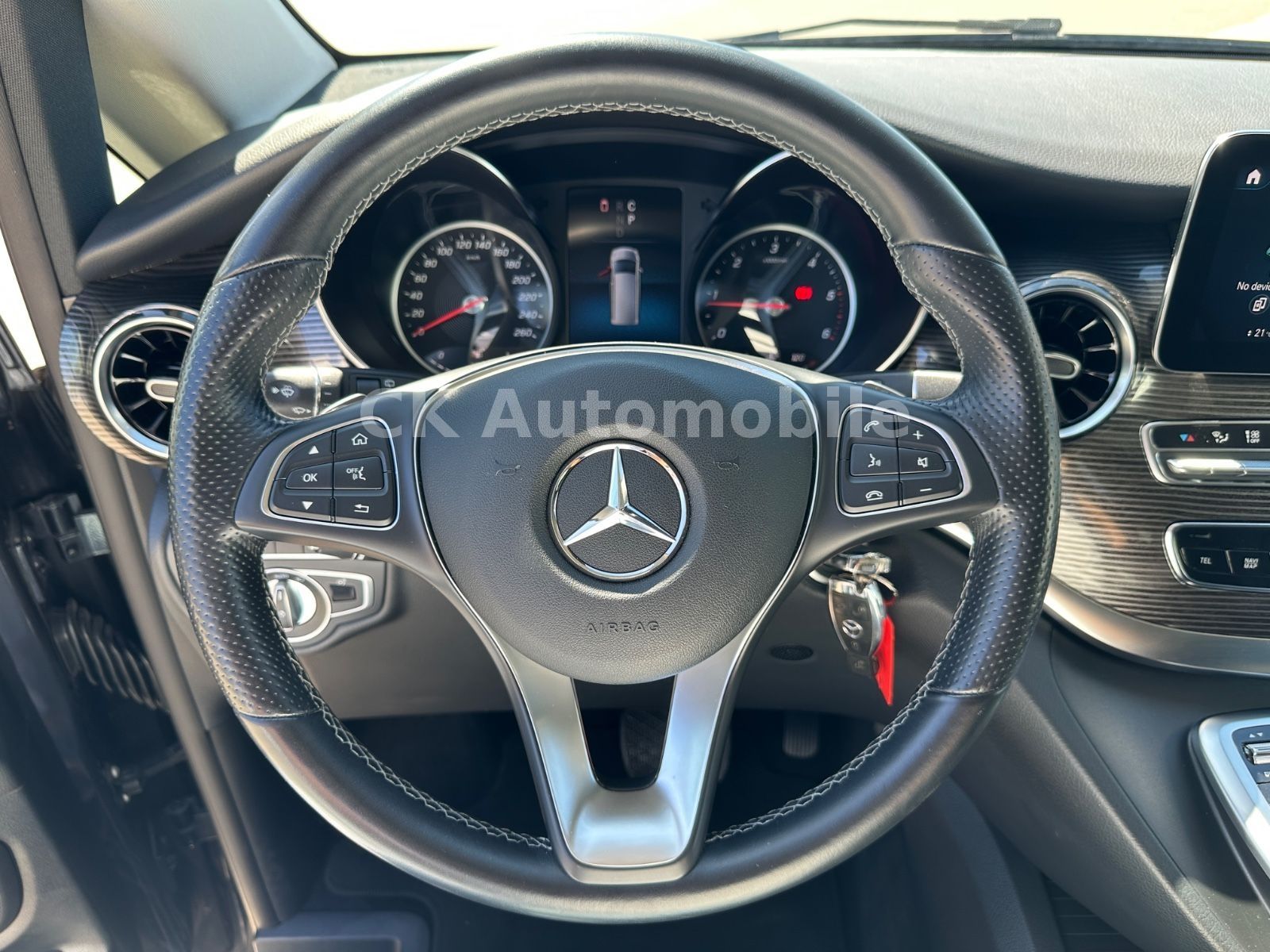 Fahrzeugabbildung Mercedes-Benz V250d AVANTGARDE EDITION 4MATIC lang/7 Sitze