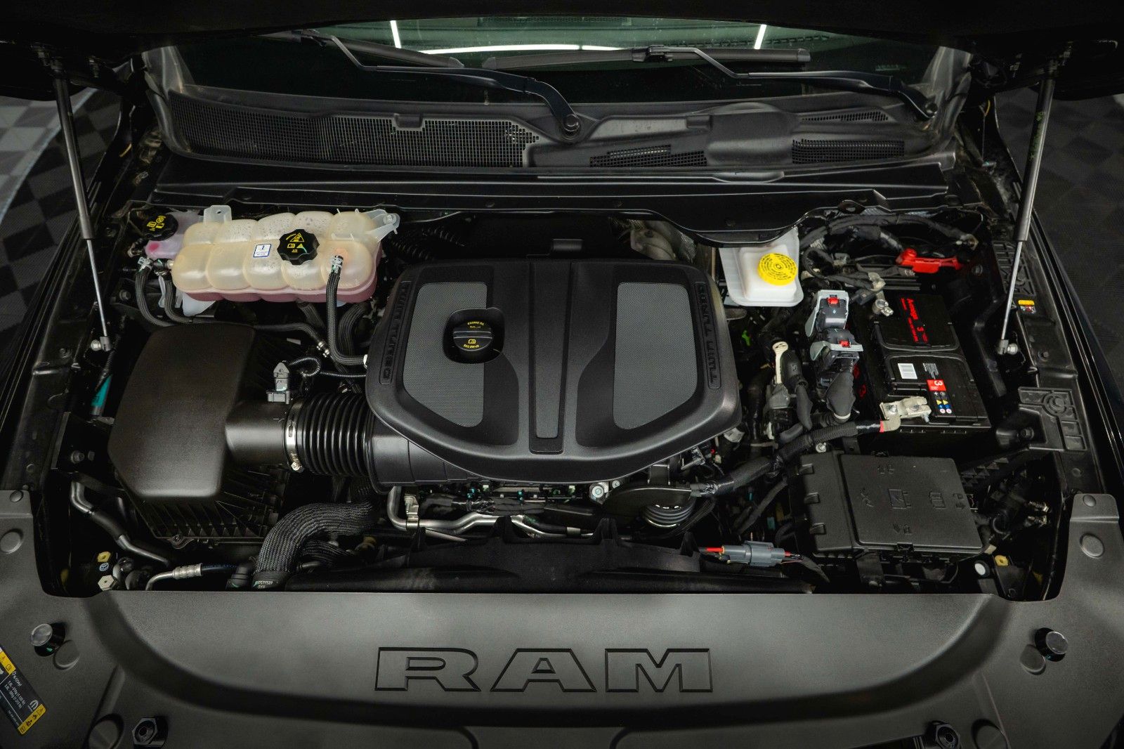 Fahrzeugabbildung Dodge RAM 3.0 MY 25 TWIN TURBO BLACK EDITION *LED*ACC*