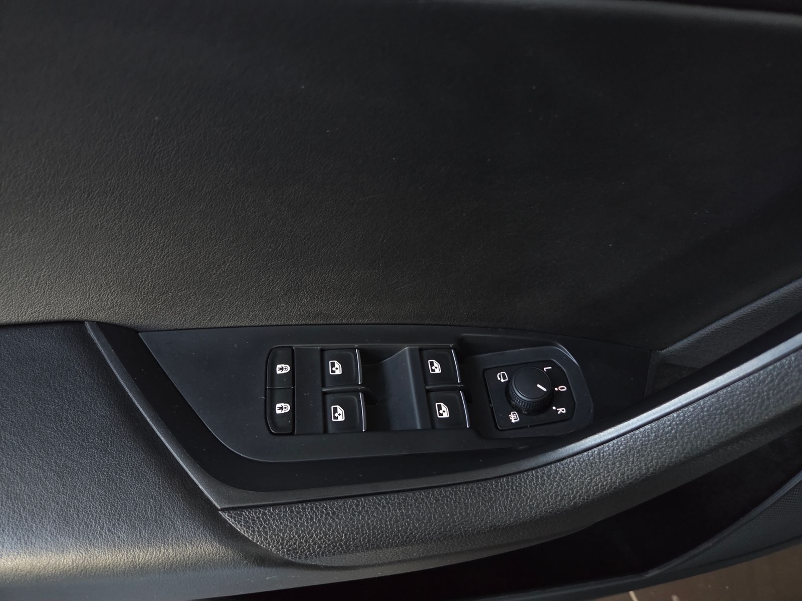 Fahrzeugabbildung SKODA Kodiaq Style 4x4 PANO MEMORY 360° STNDHZ