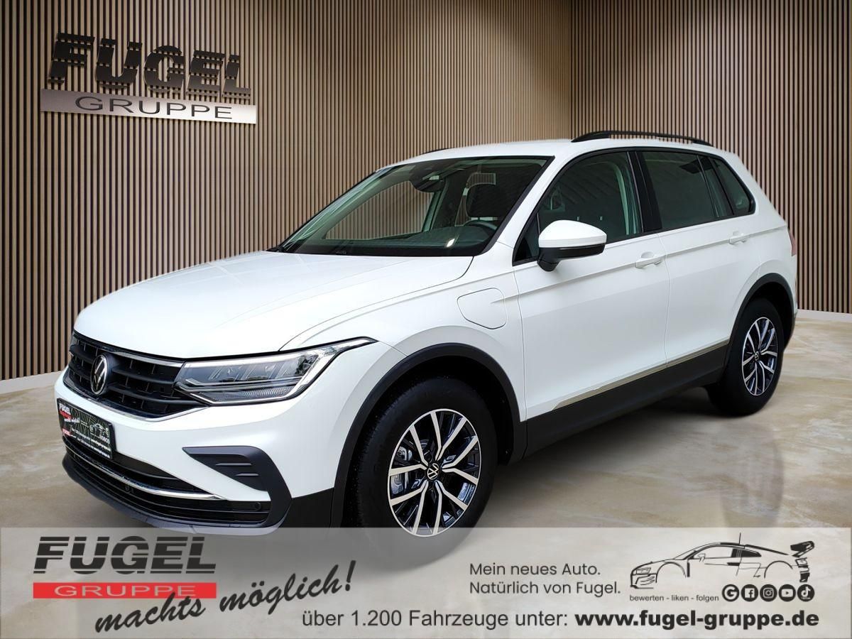 Volkswagen Tiguan - 1
