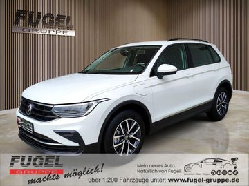 Volkswagen Tiguan - 1