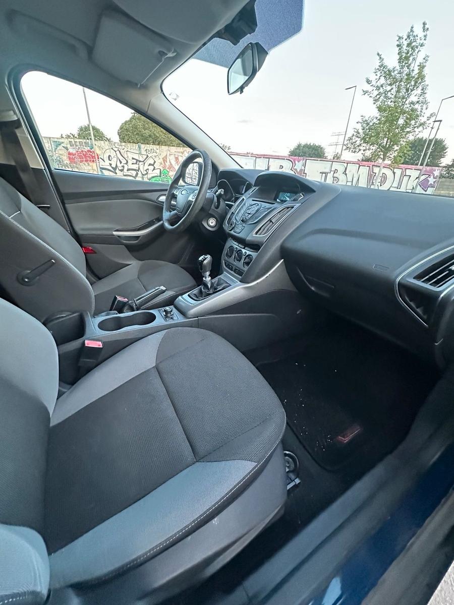 Ford Focus 2012 — photo 11