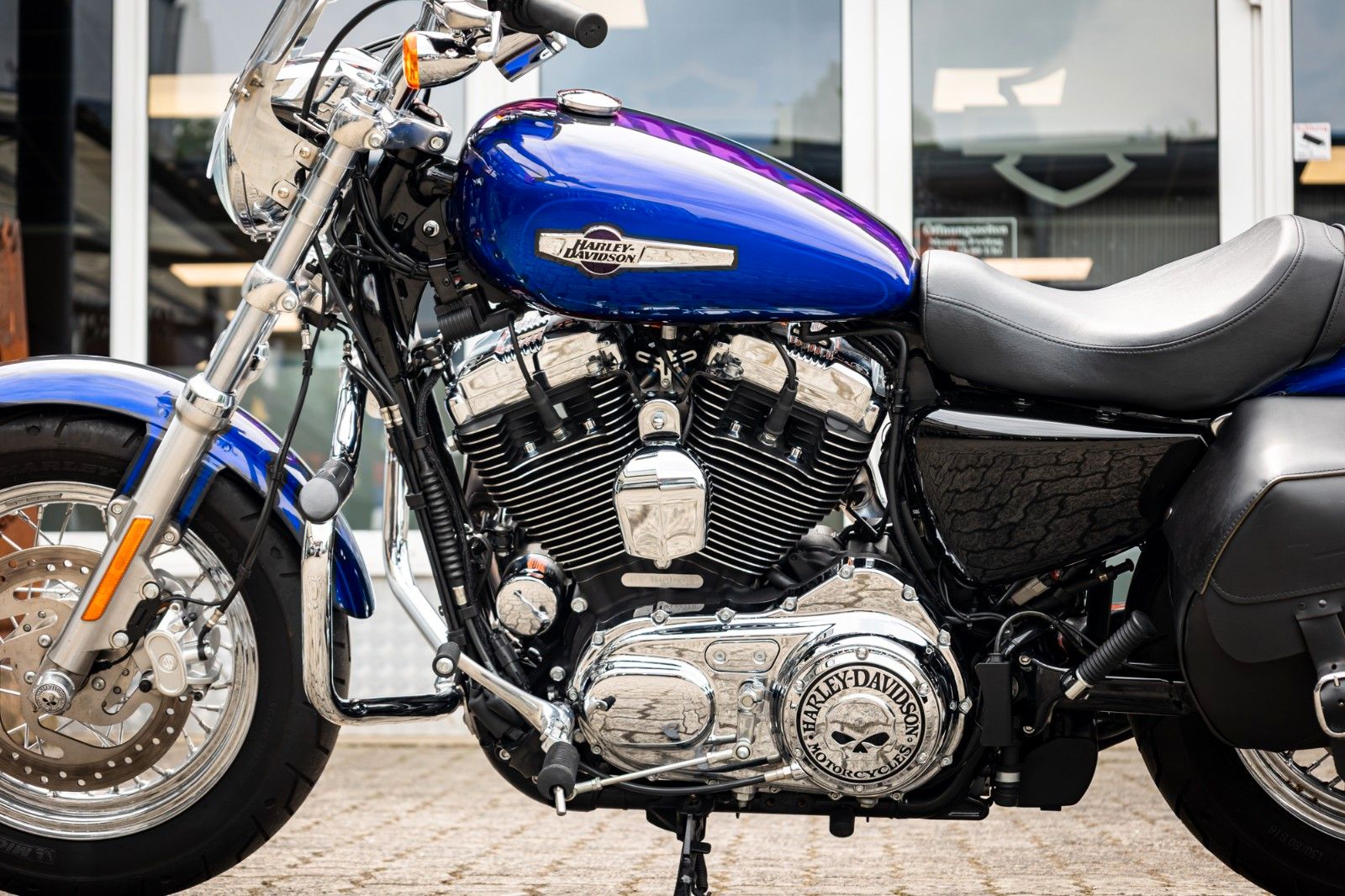 Fahrzeugabbildung Harley-Davidson Sportster XL1200C Custom - JEKILL&HYDE -