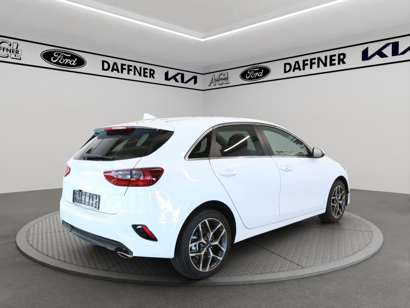 Fahrzeugabbildung Kia Ceed Ultimate Edition 1,5 T-GDi 48 V LED 17 Zoll