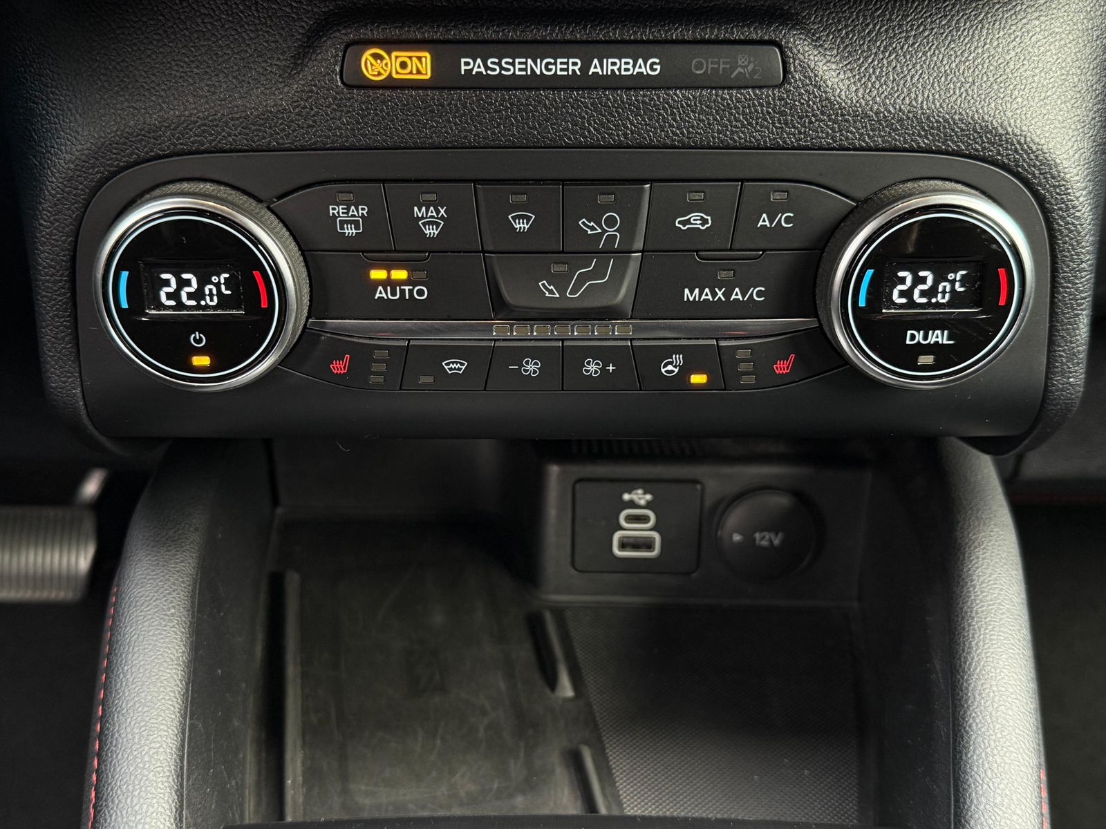 Fahrzeugabbildung Ford Kuga 2.0 PHEV ST-Line X LED+NAVI+SHZ+KAM+AHK+HuD