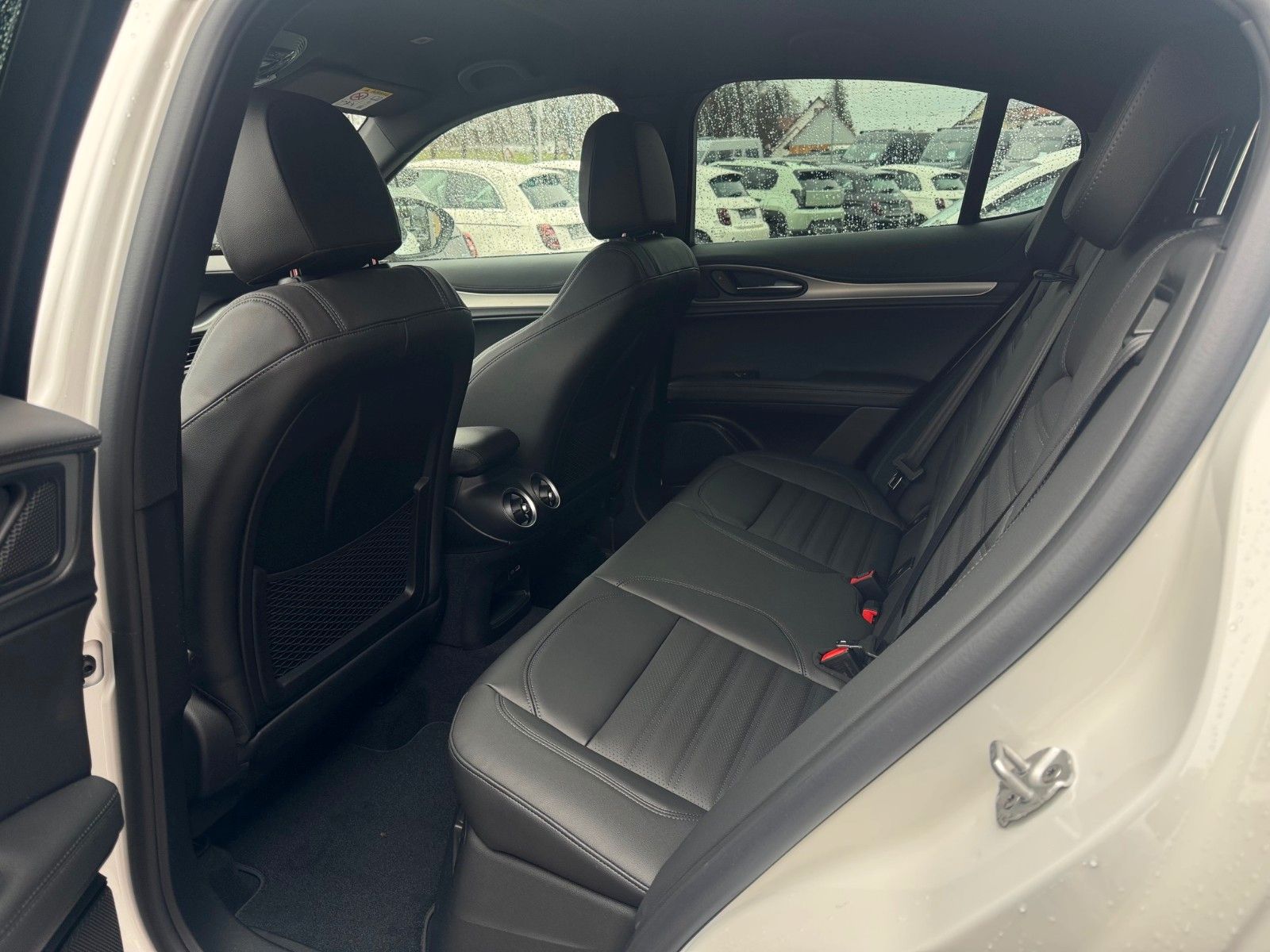 Fahrzeugabbildung Alfa Romeo Stelvio 280PS Veloce AT8 Q4 NAVI SITZHEIZUNG LED