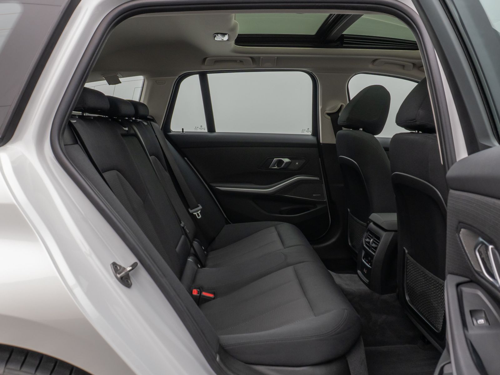 Fahrzeugabbildung BMW 320d  xD Panorama Kamera HUD DAB H/K Lenkradhzg