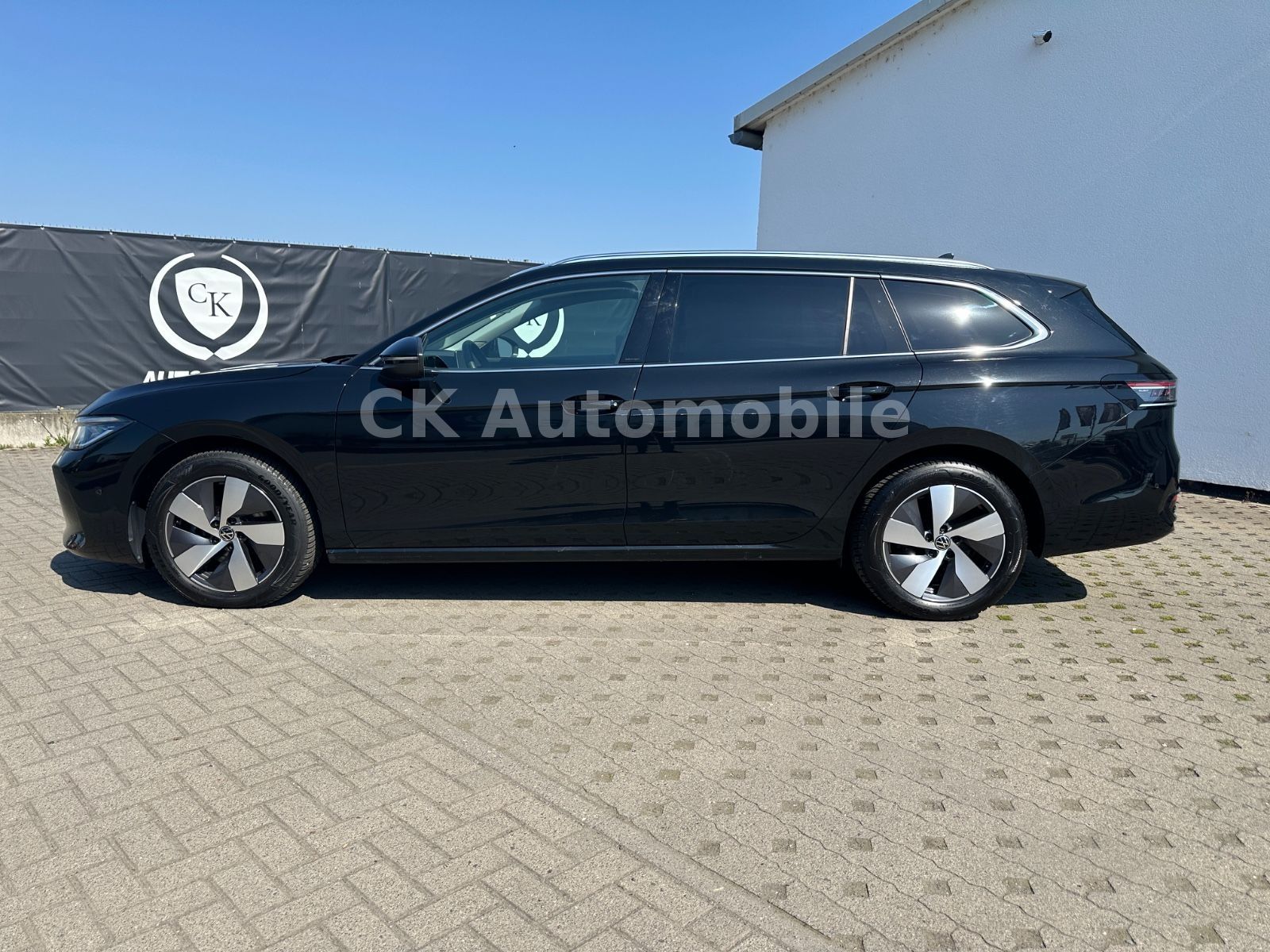 Fahrzeugabbildung Volkswagen Passat Variant 2.0 TDI Elegance/Kamera/ACC/LED