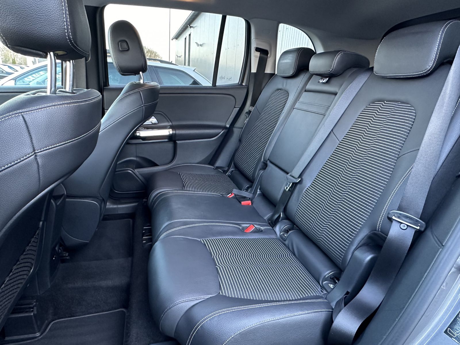 Fahrzeugabbildung Mercedes-Benz GLB 200d Progressive NAV+LED+DISTRONIC-PLUS+AHK