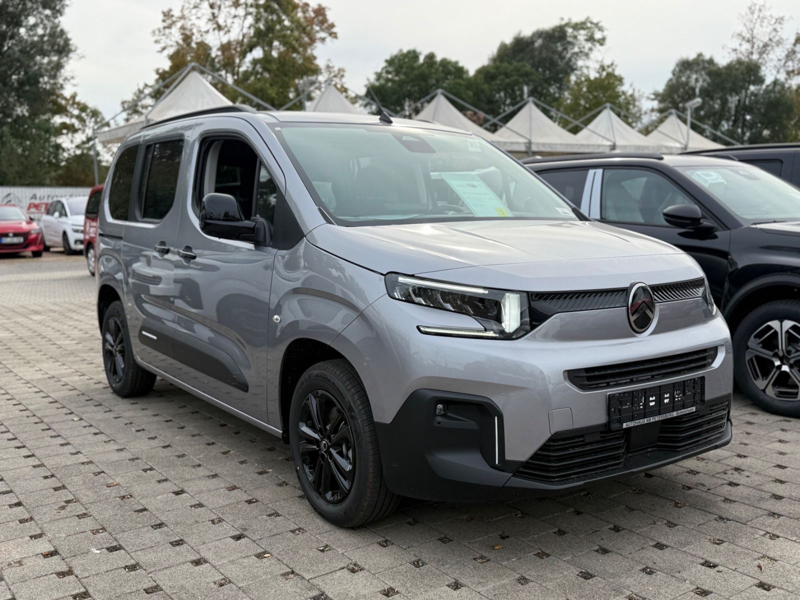 Citroën Berlingo 1.2 Benzin 110 PLUS M *SHZ* imagem 3