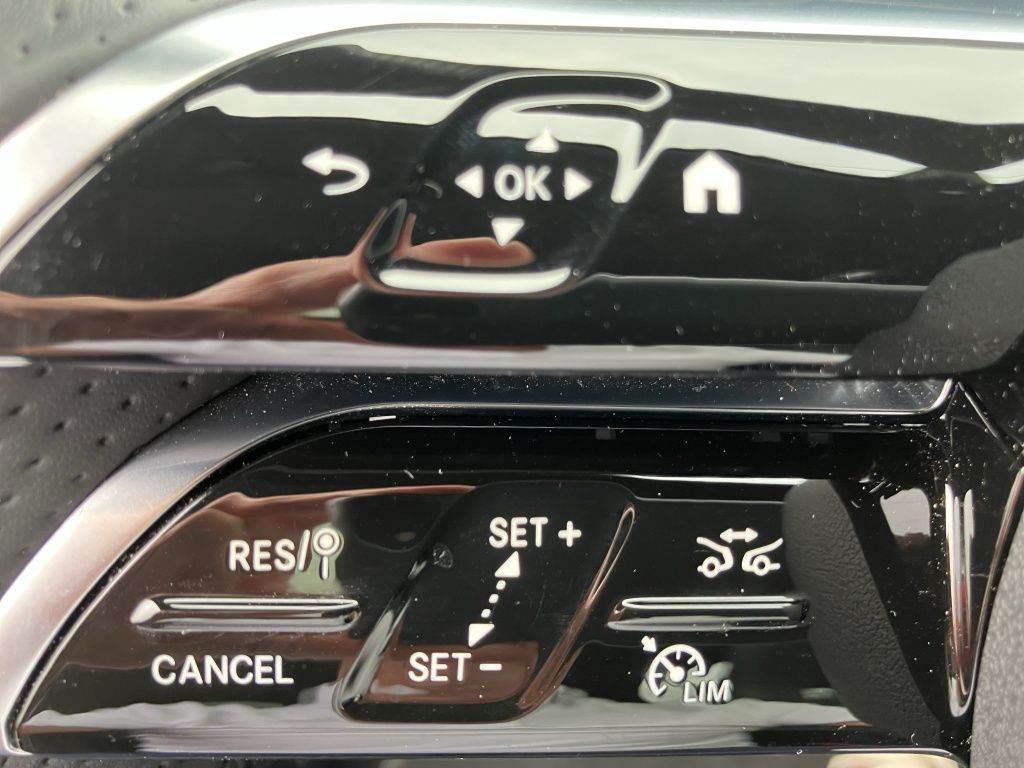 Fahrzeugabbildung Mercedes-Benz A 200 AMG*NIGHT*PANO*MULTIB LED*TOTW*KEYL*19ZOLL