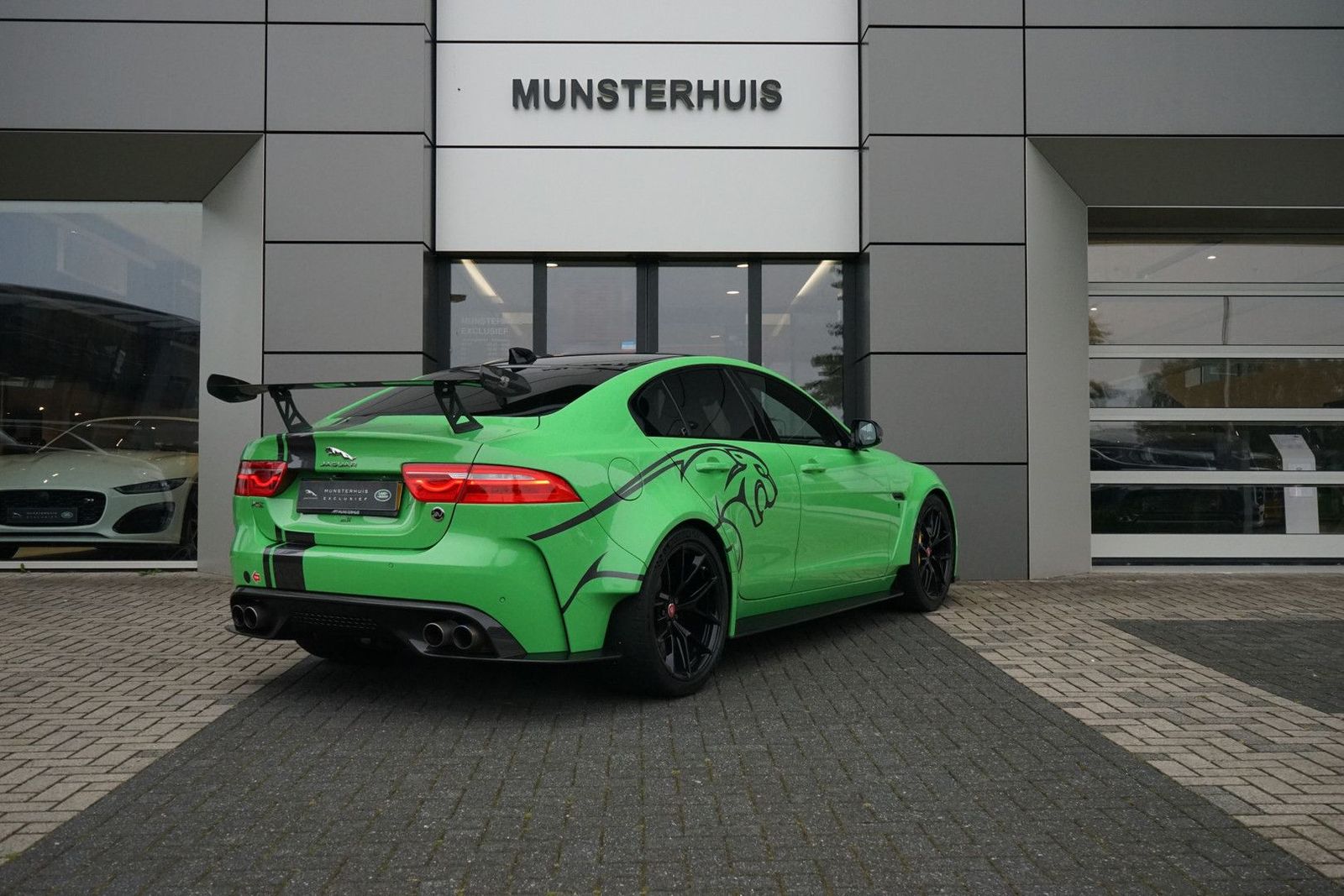 Jaguar XE 5.0 SV Project 8 | 1 of 300 | imagem 2