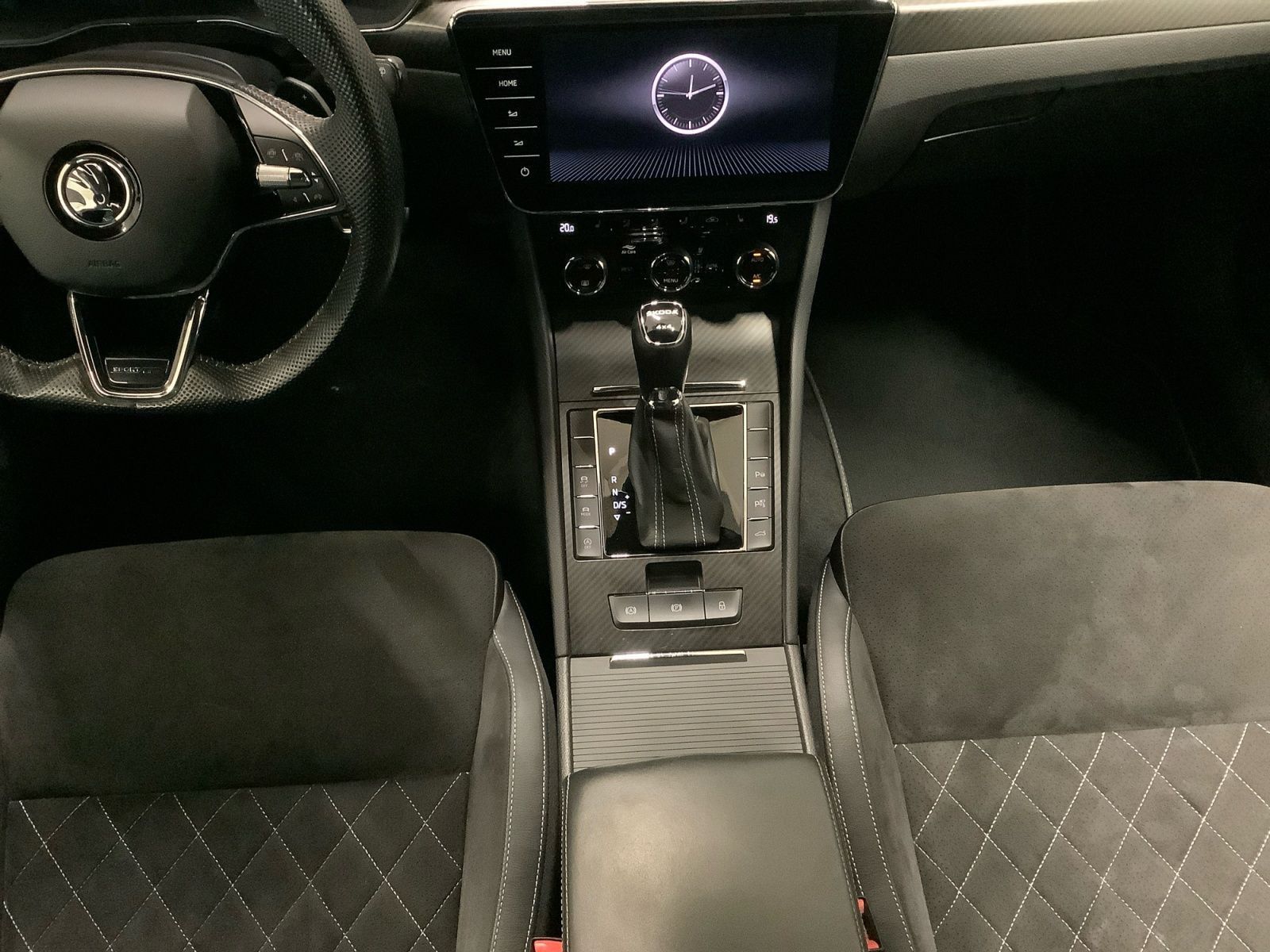 Superb Combi Sportline 206 kW 4x4 NAVI LED AHK